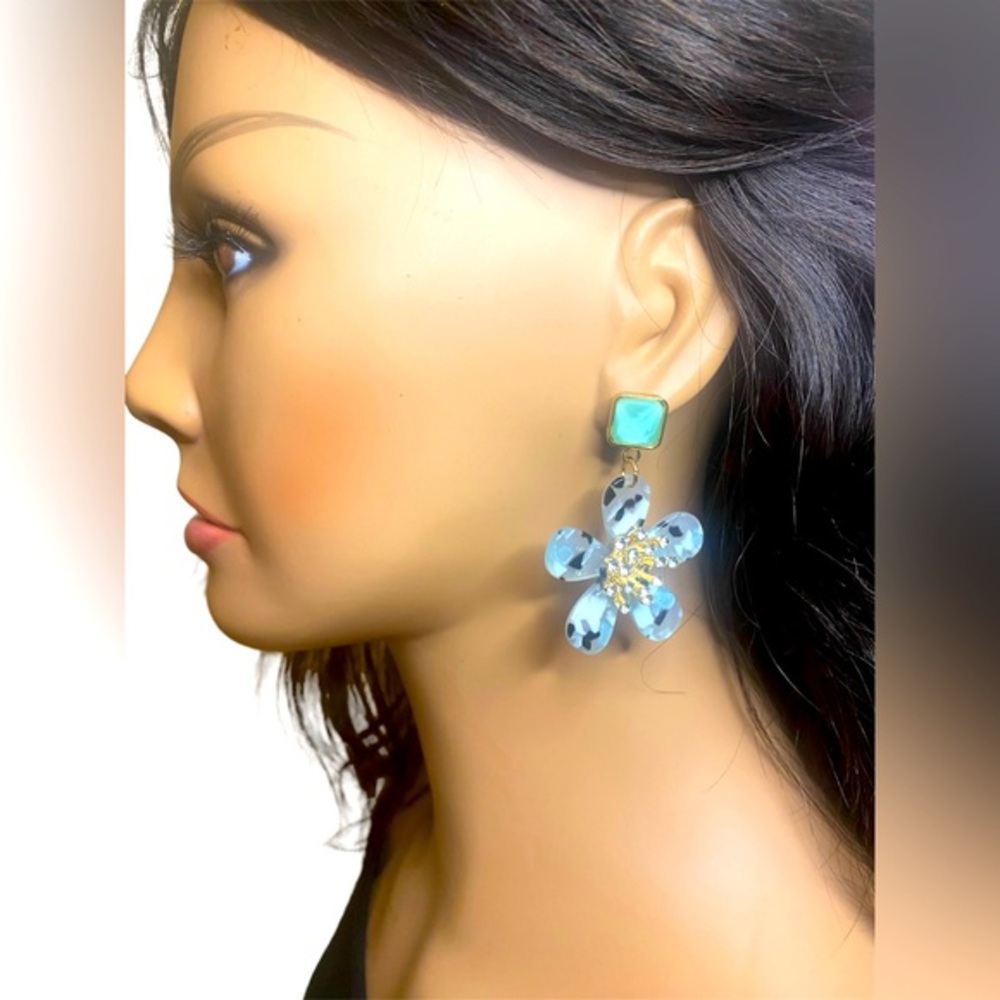 🌺Noir Floral rhinestone detail earrings